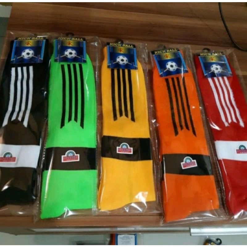 1 lusin 12 pasang kaos kaki BOLA panjang selutut motif garis garis bahan GREES / jangan tergiur dengan harga murah kalau tidak mau di kecewain / belajar lah jadi konstumer yang pandai dan bijak dalam membeli barang