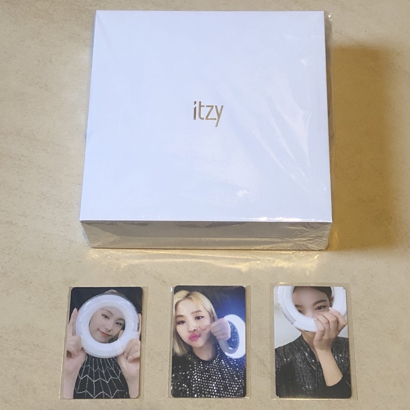 Itzy Lightring Photocard Yeji Lia Ryujin
