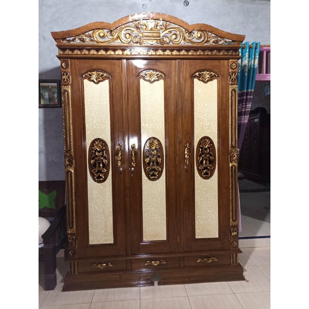 Lemari kayu jati Jepara pintu 3