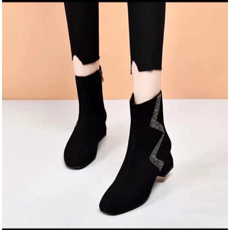 high heels boot tinggi / sepatu wanita keren / cocok di padukan dengan rok / celana jeans sl19