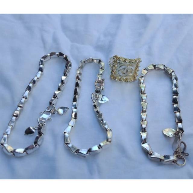 Gelang paDi putih dan cincin lapis emas putih dan kristal