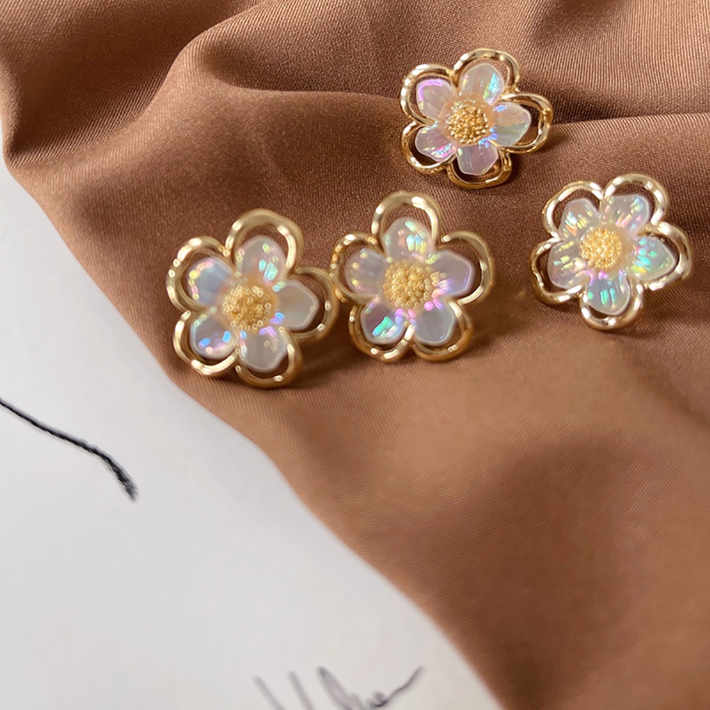 SKJK  Sweet Flower Earrings Party Fashion Jewelry Clip Earrings Women Cute Korean Unique Metal Girl Stud Earrings