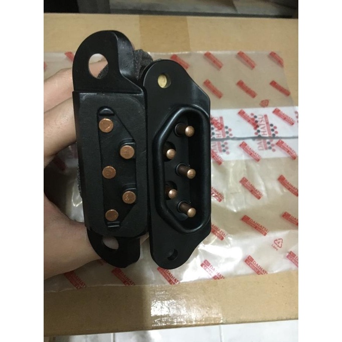 switch pintu tengah daihatsu luxio atau grand max .