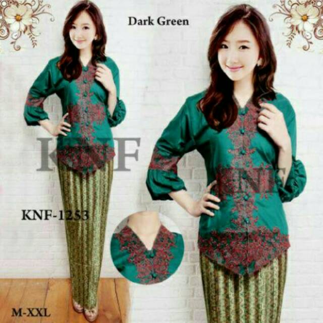 Kebaya encim lengan balon