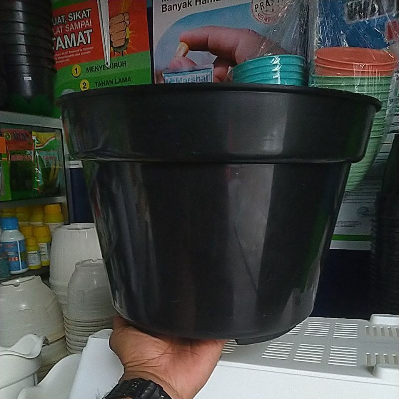 Pot Hitam Besar No 30 Diameter 30 cm Pot Bunga Tanaman Plastik 30 JM Jumbo Termurah