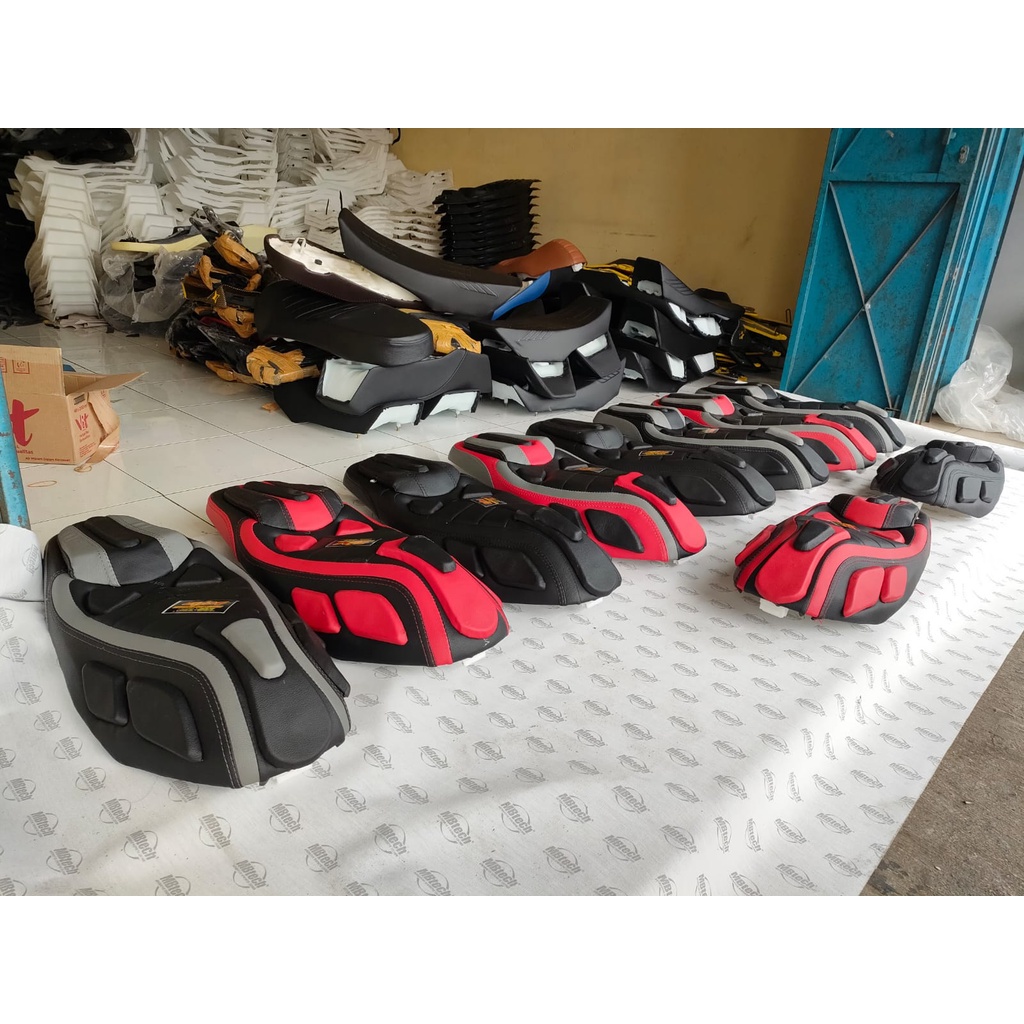 Jok motor honda vario 160 bahan mbtech-Jok vario 160 costum variasi