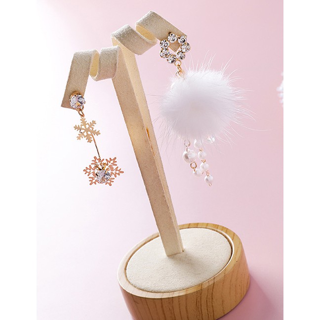 LRC Anting Tusuk Fashion Snowflake Pearl Tassel Asymmetric Fur Ball Earrings D63754