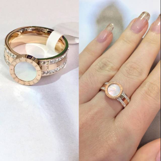 White rosegold bvlgari ring