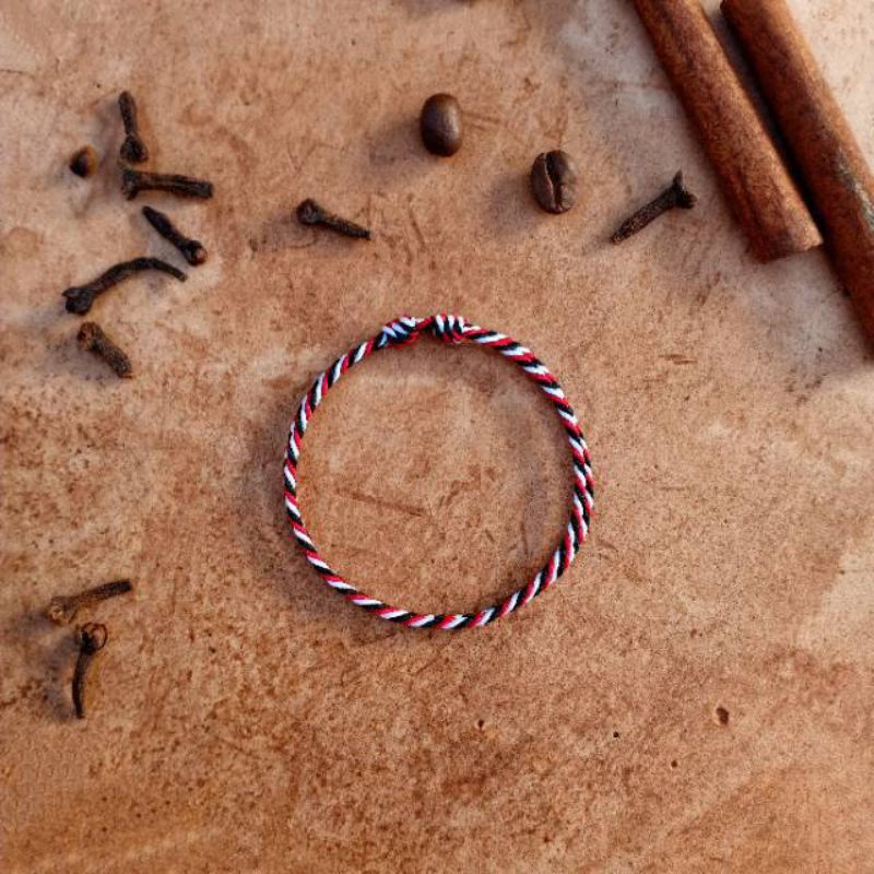 Gelang Tridatu Polos Adjustable Tali Serut Wol Handmade Rajut Bali Asli Anti Air Ringan Nyaman Model