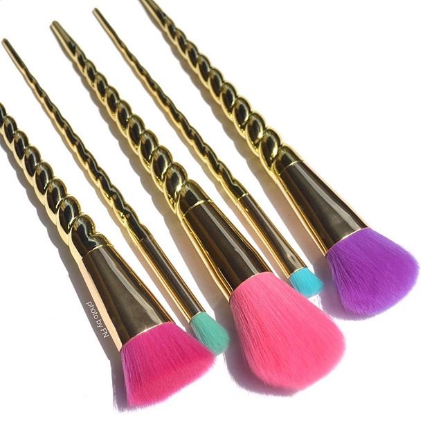 Rainbow Unicorn Brush Kuas Makeup Dupe Tarte Unicorn