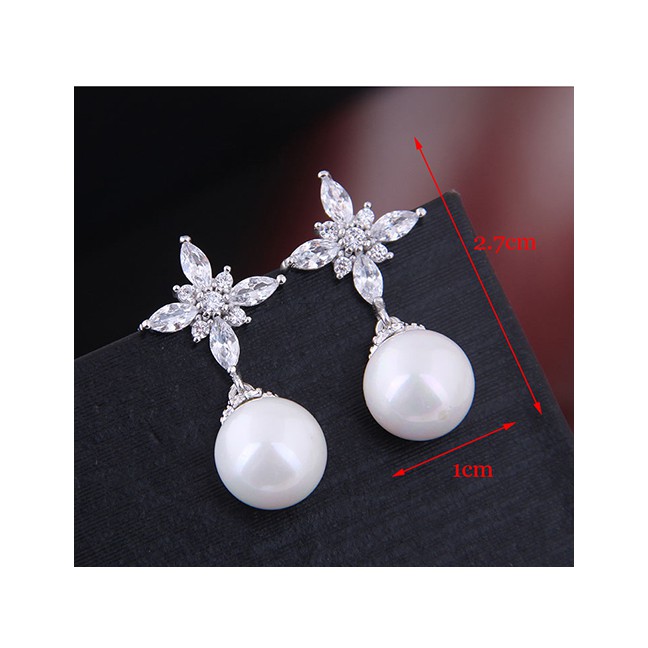 LRC Anting Tusuk Fashion Silver Zircon Pearl Earrings A59485