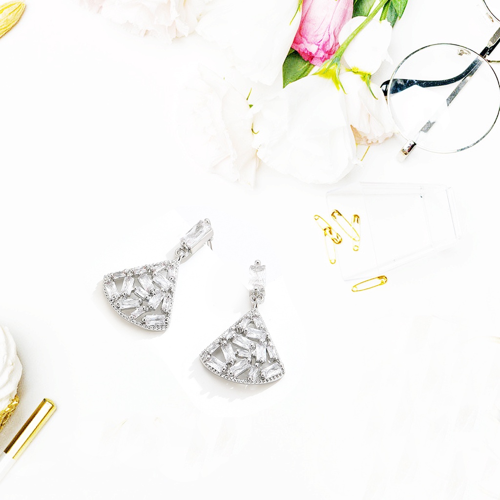 Hu Hu Hu Hu Hu Alat Bantu Pasang Kacamata♡ Anting Tusuk Bentuk Kipas Hollow Hias Cubic Zirconia Untuk Wanita