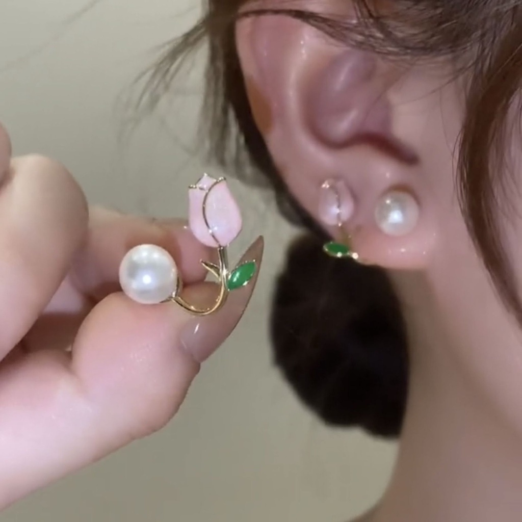 Anting Stud Bentuk Bunga Tulip Aksen Mutiara Warna Pink Gaya Korea Untuk Wanita