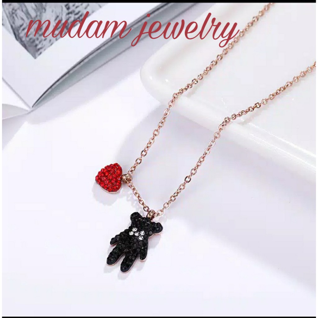 Kalung Panda Hitam Dengan Love Merah Titanium Lapis Emas 18K