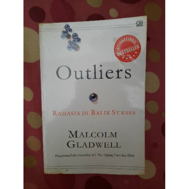 Preloved book Buku Outliers Outlier Original Preloved