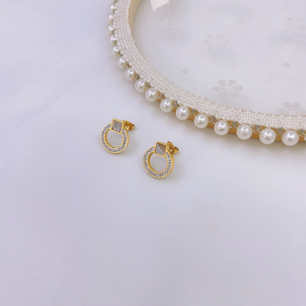 Lingkaran Sederhana Anting Baja Titanium Bulat Putih Shell Zirkon Anting Eropa Amerika All-Match Fashion Anting Anti Karat