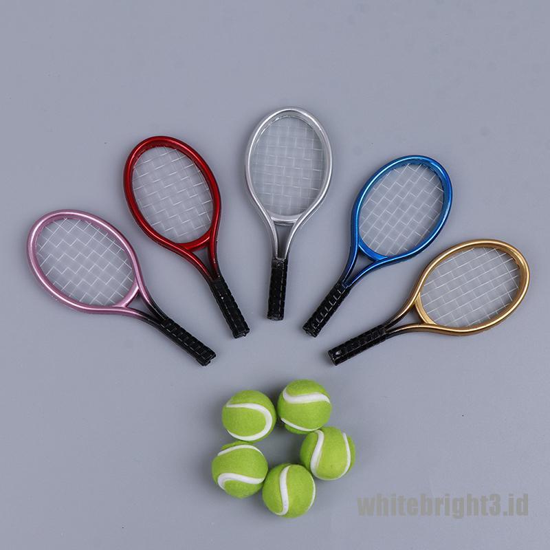 (white3) 2pcs Miniatur Raket Tenis + Bola Untuk Aksesoris Rumah Boneka 1: 6 1: 12