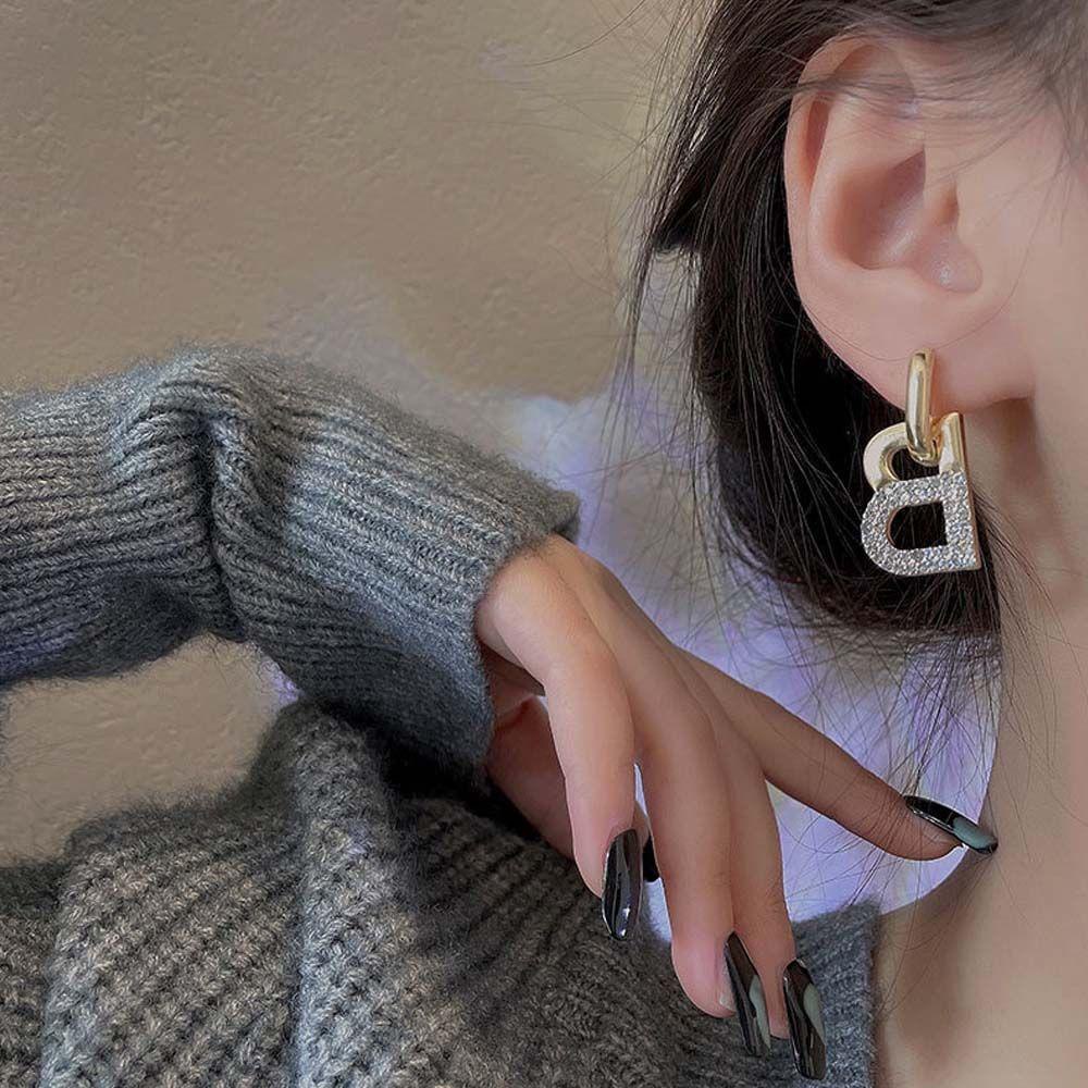 Anting Hoop Desain Huruf B Aksen Kristal Gaya Punk Elegan Untuk Wanita