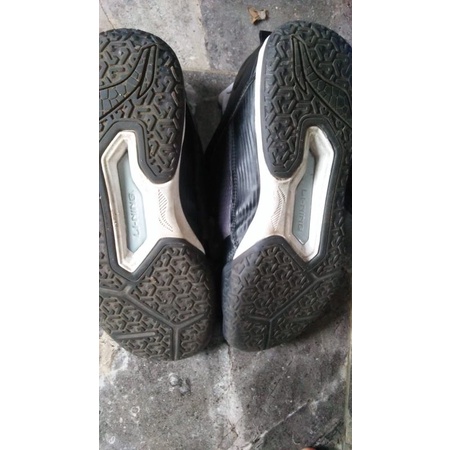 sepatu lining saga lite 3