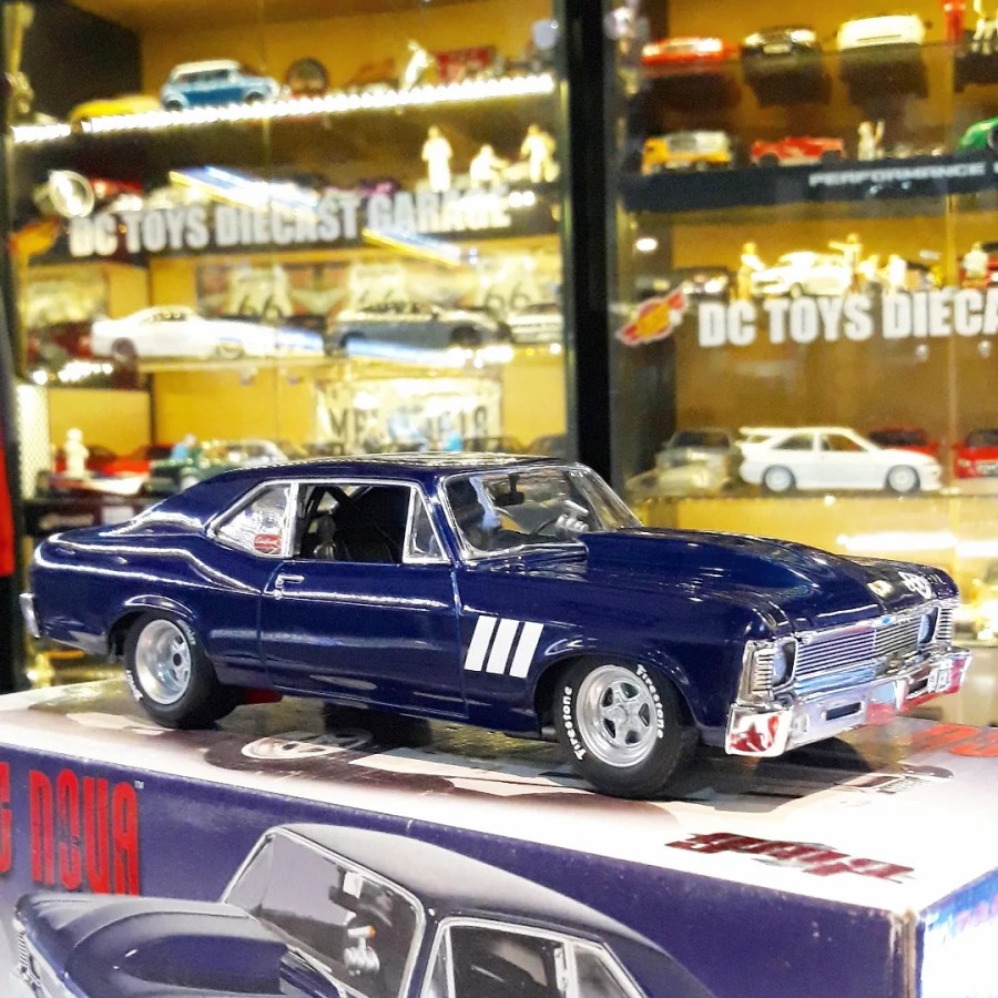 Mainan Miniatur Mobil 1/18 Chevy Nova 1970 'Drag Nova' GMP Diecast