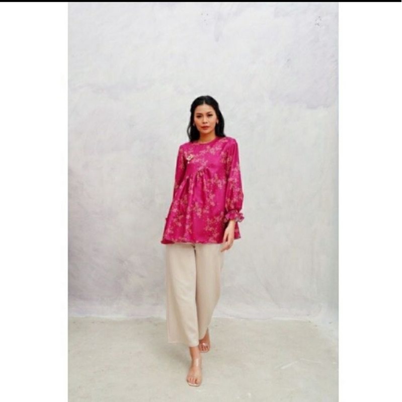 Bella blouse by wearing klamby size M kondisi New