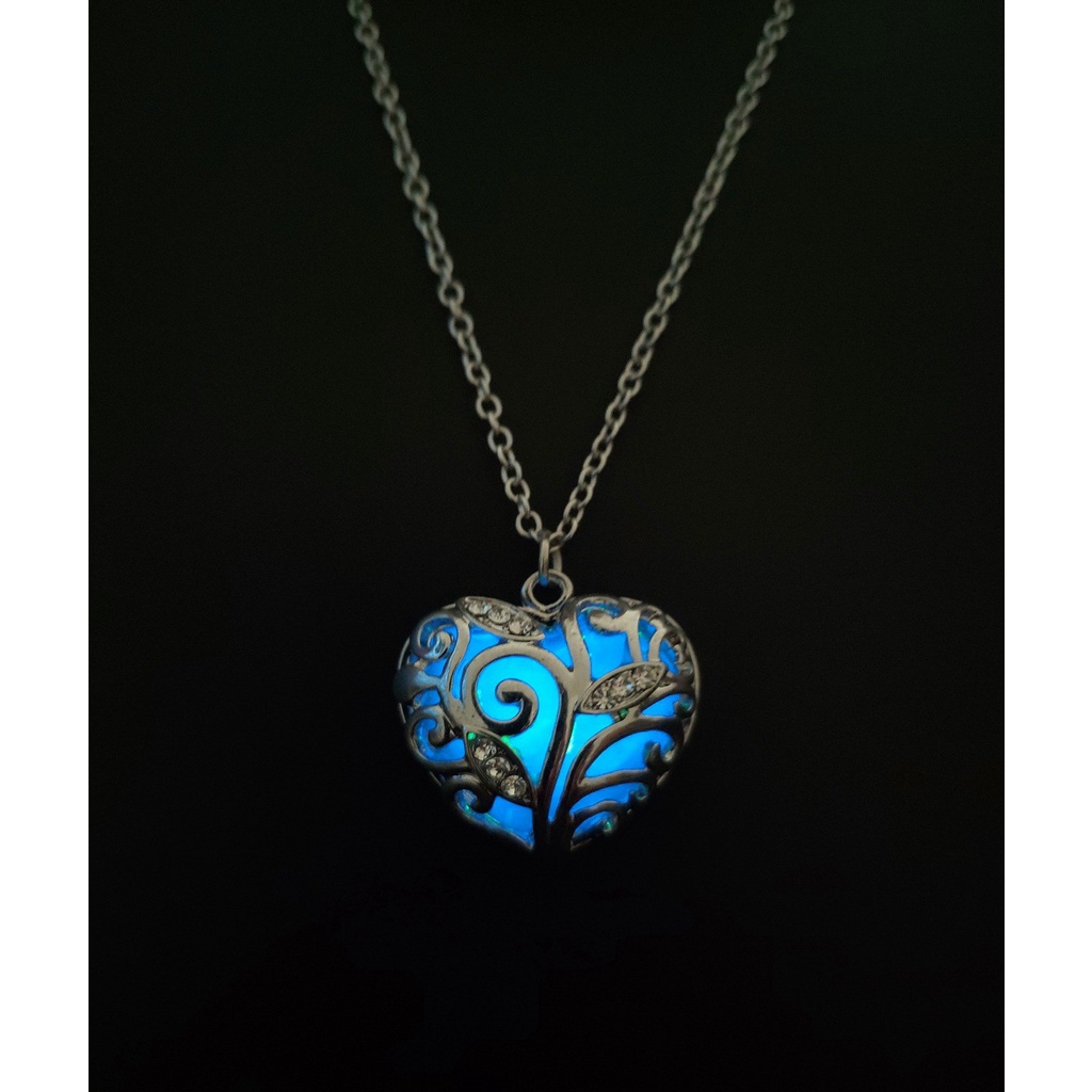 Kalung Rantai Liontin Hati Hollow Hias Berlian Imitasi Luminous Untuk Wanita / Hadiah Natal