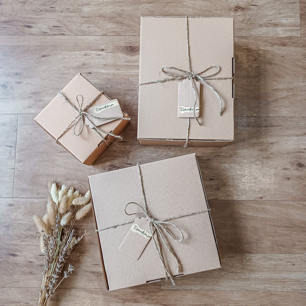 

PAKET PAPER TAG, STICKER, DAN TALI RAMI | DEKORASI GIFT BOX | DEKORASI HAMPERS BOX