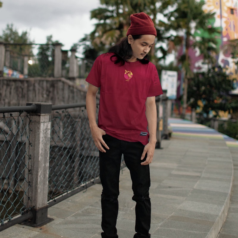 Unpossed Kaos Pendek Big "1976" Maroon 540