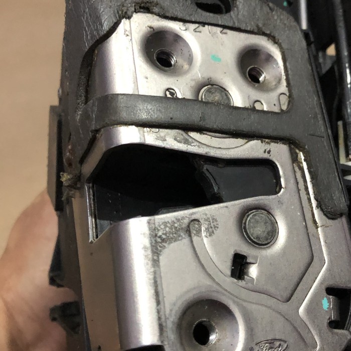 Door Lock Depan Kanan FORD FIESTA 1.4/1.5/1.6 Copotan ori