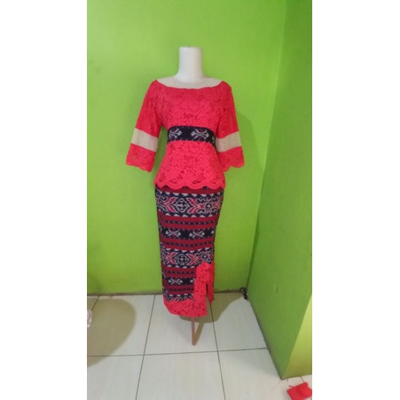 setelan rok tenun dan atasan brokat