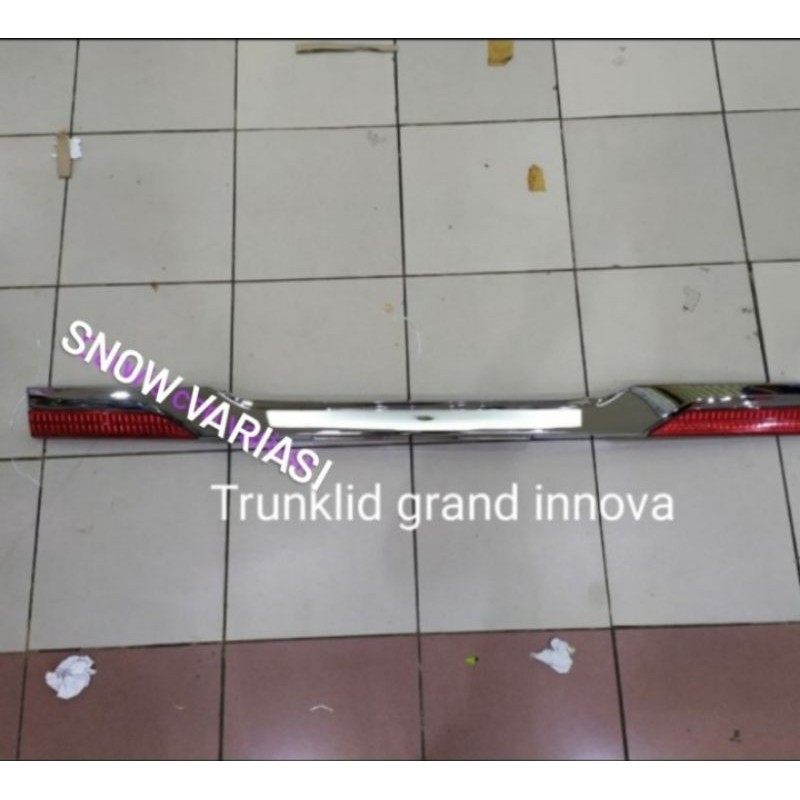 Trunk Lid Grand Innova model ganti