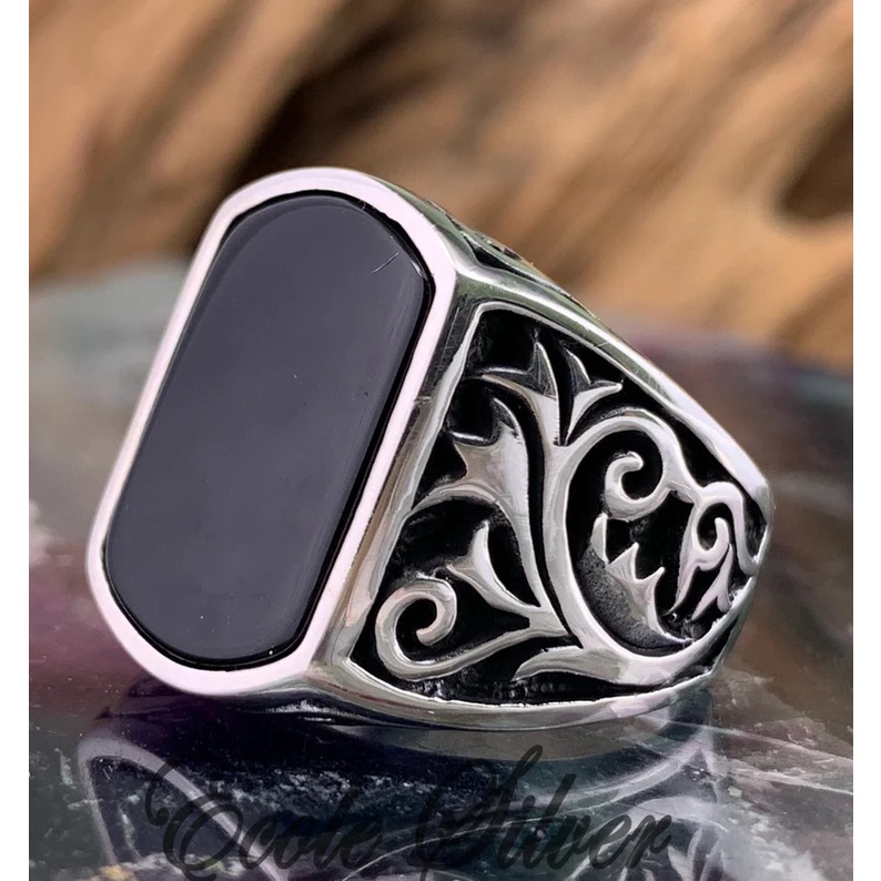 Cincin Desain Totem Misterius Bahan Stainless Steel Warna Hitam / Emas / Silver Untuk Pria