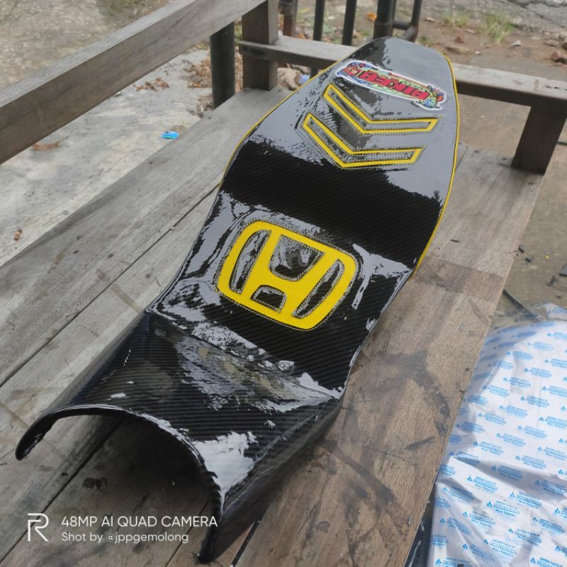 Jok cb150 r old karbon biker - Jok CB150R old Modifikasi bahan plat - Jok motor CB150r Old tinggal p