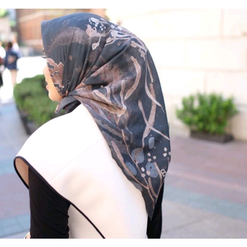 As is item - Twilight Black Buttonscarves 'ORI' 'Warehouse Sale'