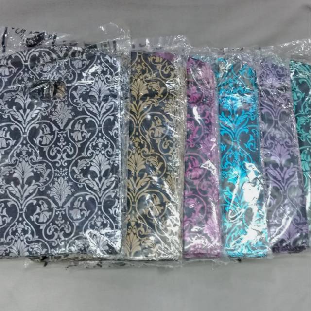 Kantong plastik pon motif batik metalik ukuran 15x22 cm