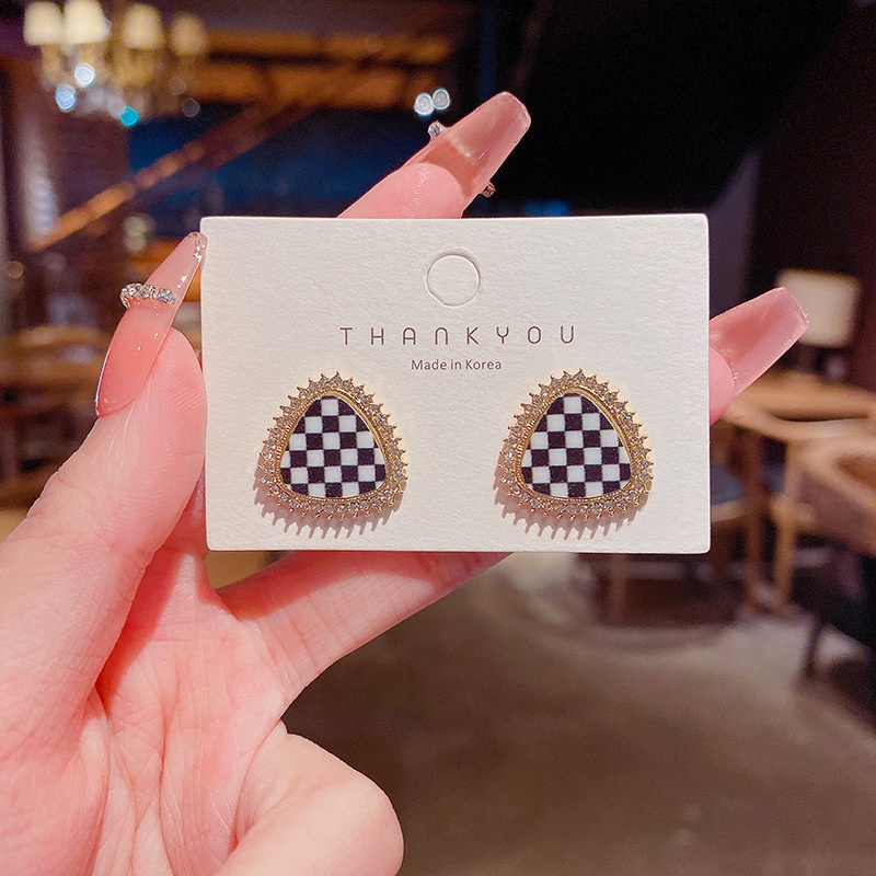 Anting Stud Desain Papan Catur Geometris Aksen Zirkon Bahan S925 Silver Needle