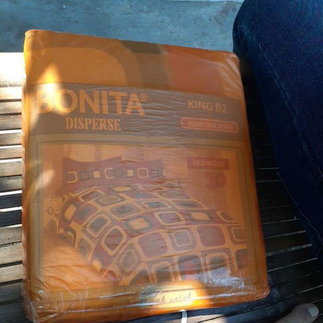 Sprei Bonita King 180 Cm X 200 Cm Corak Red Wood