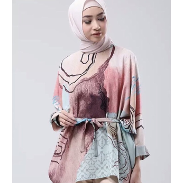 Earth Top Ria Miranda