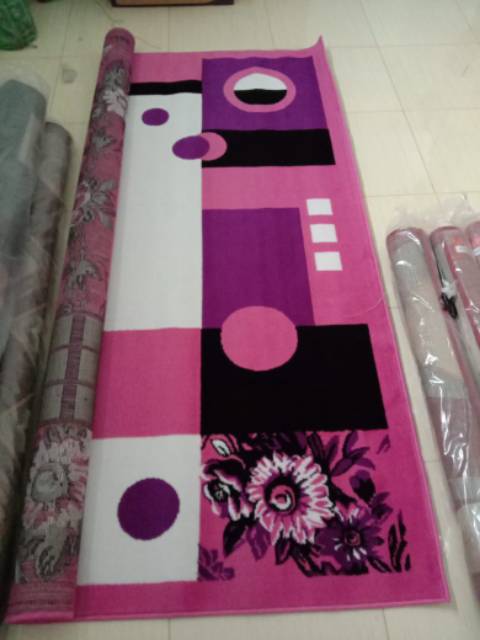 Karpet Permadani Motif Ukuran 230x310 cm Kualitas Premium Bahan Lembut dan Halus