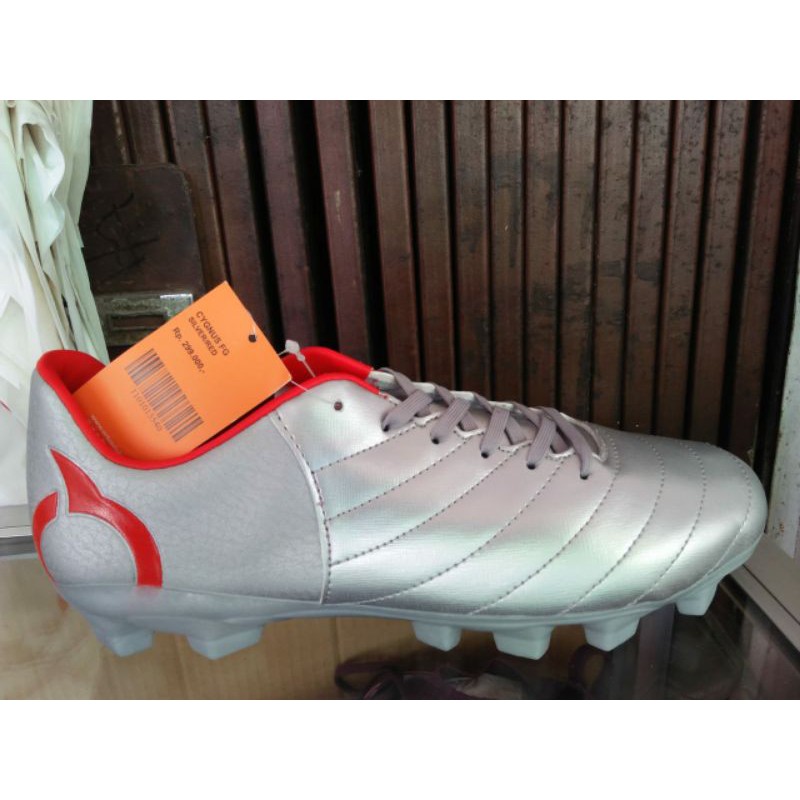 SEPATU SEPAK BOLA ORTUSEIGHT CYGNUS FG