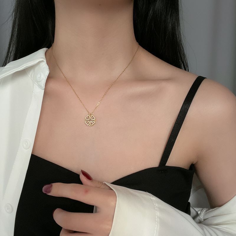 Kalung Rantai Dengan Liontin Daun Clover Hias Batu Zircon Gaya Korea Untuk Wanita