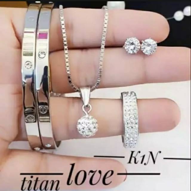 Set perhiasan titanium
