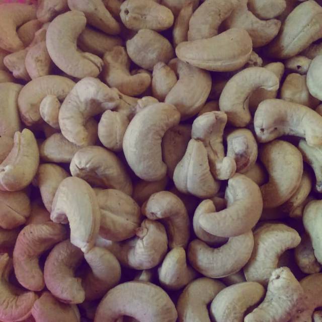

Kacang mede mentah 1000 gram