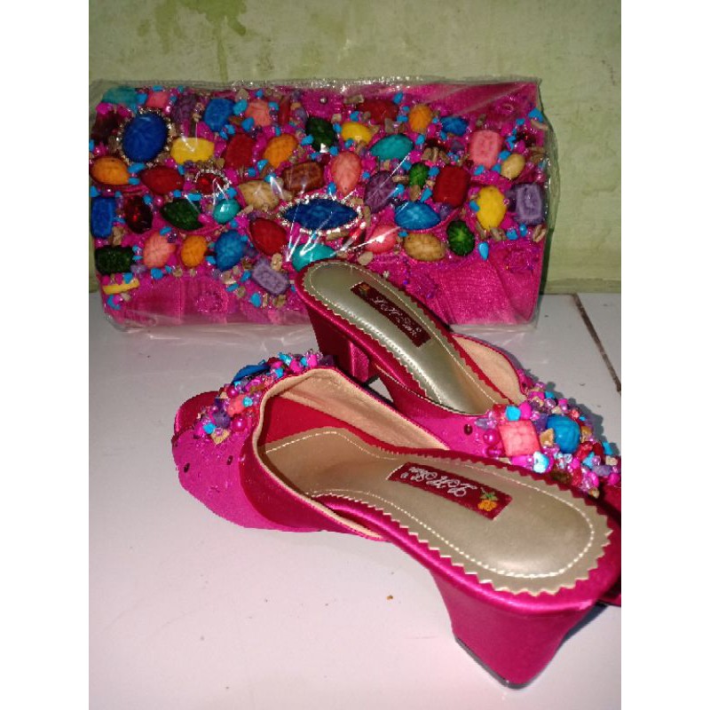 tas+sandal batu