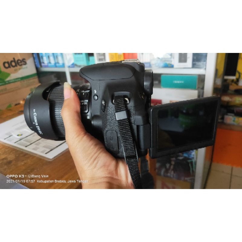 Kamera DSLR Canon 700D + Lensa Kit STM Kondisi Bekas Mulus