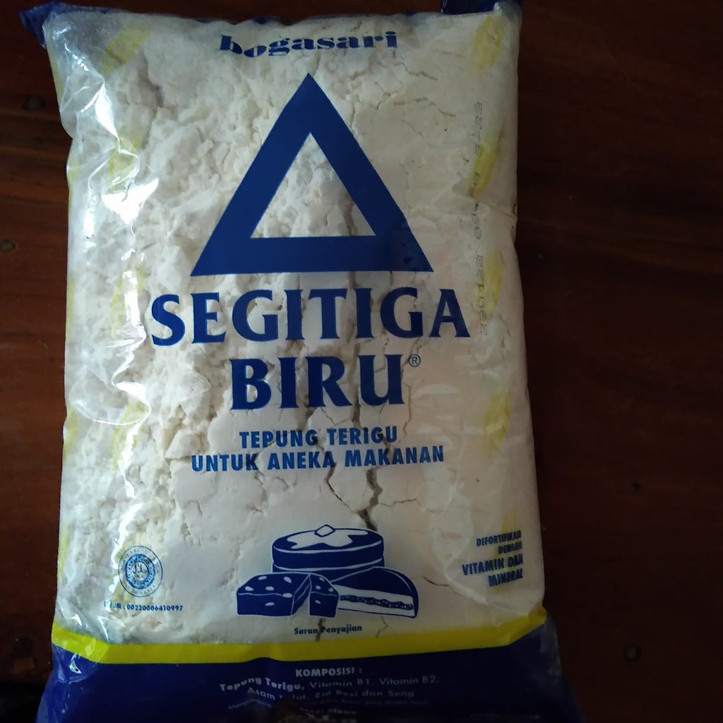 

TEPUNG TERIGU SEGITIGA BIRU BOGASARI 1 KG