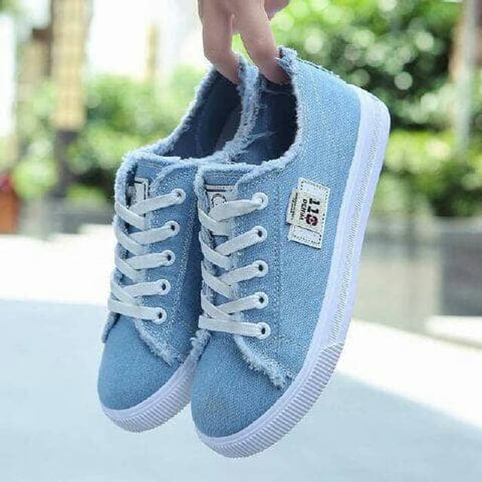Sepatu Kets Denim Levis Wanita / Spatu Jeans Biru Muda Keds Karet Slip On Shoes Sendal Wanita Import