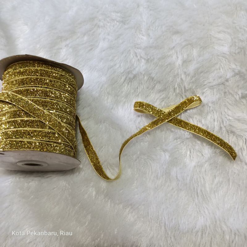 

Pita Velvet Gold dijual PerYard
