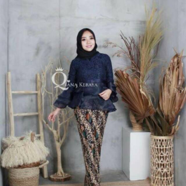 Setelan brukat organza (tunik + rok plisket)