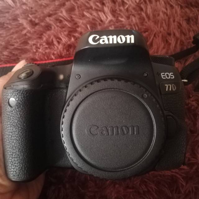 Kamera Canon EOS 77D